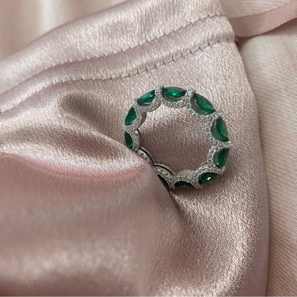 Sterling Silver Emerald Green Oval Gemstone Ring with Halo - Picture 7 of 9